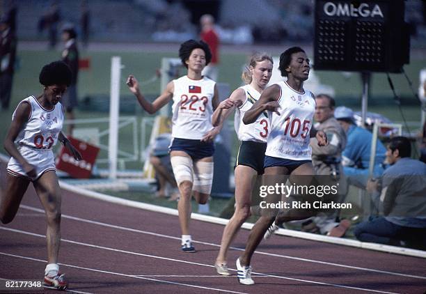 Summer Olympics: USA Wyomia Tyus in action, winning 100M Finals vs USA Barbara Ferrell and Poland Irena Szewinska at Estadio Olimpico. Mexico City,...