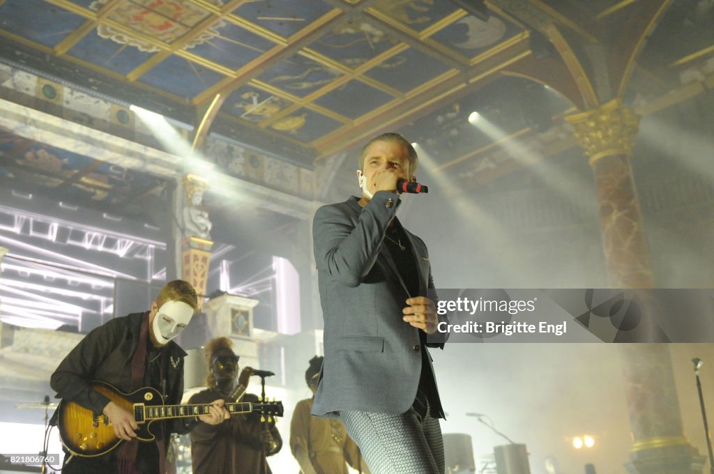 Plan B Performs At Shakespeare's Globe