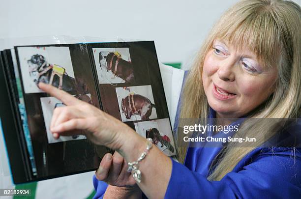 Bernann Mckinney shows the photos of her former pit bull terrier at the Seoul National University on August 5, 2008 in Seoul, South Korea. The Seoul...