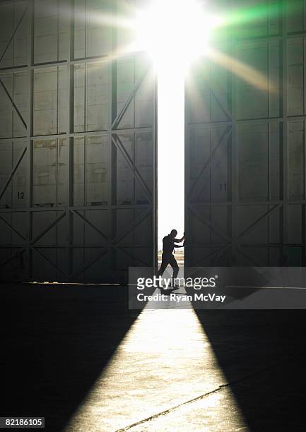 man pushing door open - aerospace industry 個照片及圖片檔