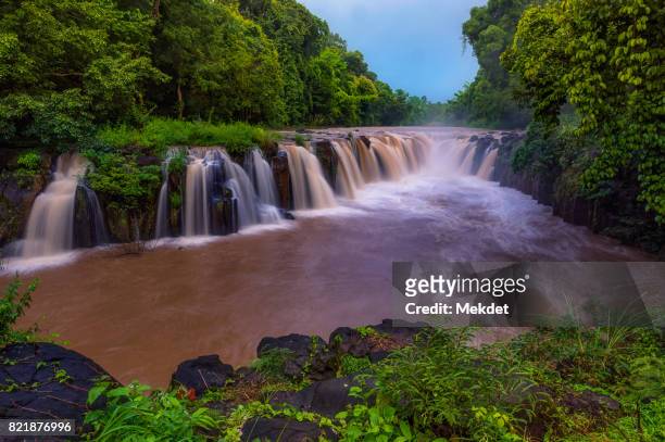 pha suam waterfall, bolaven plateau, champasak province, laos - meseta de bolaven fotografías e imágenes de stock