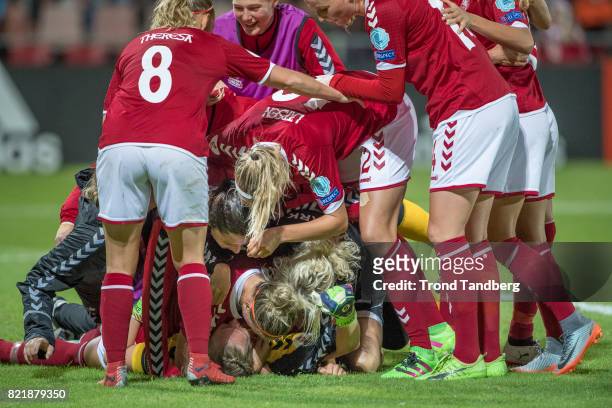 Team of Denmark celebrates victory after the UEFA Womens«s Euro between Norway v Denmark at Stadion De Adelaarshorst on July 24, 2017 in Deventer,...