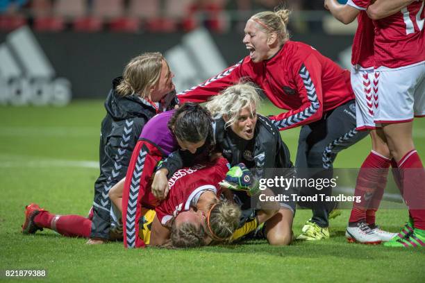 Team of Denmark celebrates victory after the UEFA Womens«s Euro between Norway v Denmark at Stadion De Adelaarshorst on July 24, 2017 in Deventer,...