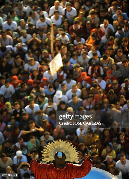 Hundreds of faithfuls gather before San, News Photo