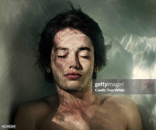 boy under water in a bath - bad thoughts stockfoto's en -beelden