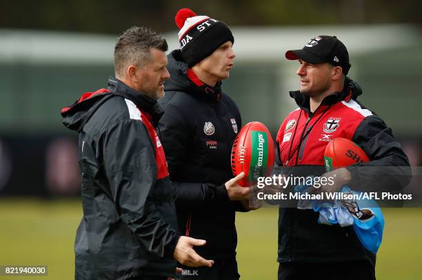 Rohan Welsh, Assistant Coach of the Saints, Nick Riewoldt and Aaron Hamill, Assistant Coach of the Saints share a discussion during the St Kilda...