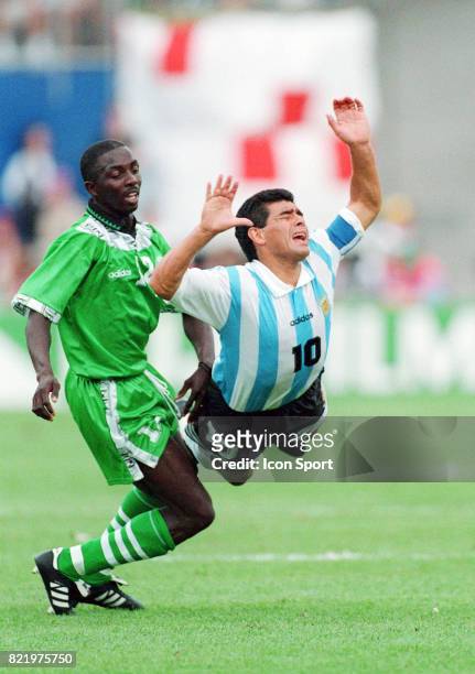 Samson SIASIA / Diego MARADONA - - Argentine / Nigeria - Coupe du Monde 1994 - USA,