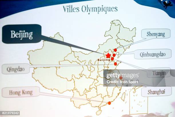 Villes Olympiques - - Presentation du porte drapeau et des equipements pour les jeux 2008 de Pekin au CNOSF - Paris,