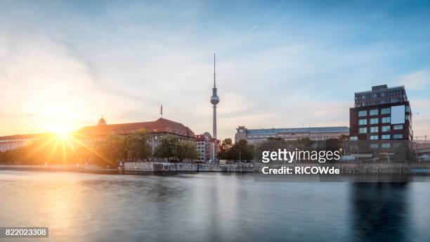 berlin cityscape, spree river and tv tower - berlin fernsehturm stock-fotos und bilder