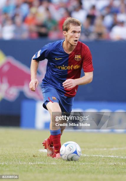 Alexander Hleb of FC Barcelona plays the ball against the New York Red Bulls at Giants Stadium in the Meadowlands on August 6, 2008 in East...