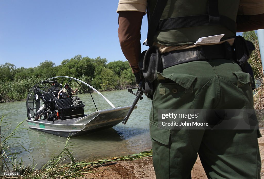 Border Patrol Seizes Drugs and Illegal Immigrants On Mexico Border