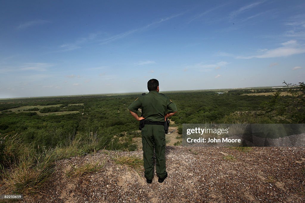 Border Patrol Seizes Drugs and Illegal Immigrants On Mexico Border