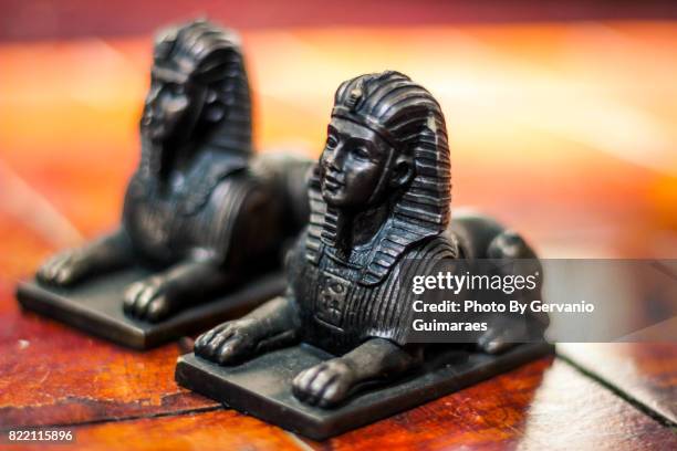 sphinx - miniature orientale photos et images de collection