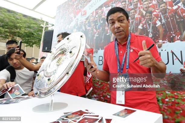 Bayern Munich legend, Giovane Elber gives the thumb up during the meet the fan session at the ICC Singapore Fan Zone at OCBC Square on July 25, 2017...
