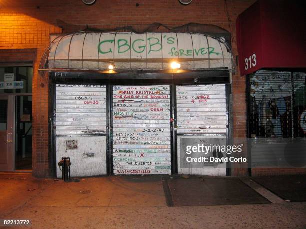 The front of the CBGB music club at 315 Bowery at Bleecker Street, New York City, ten days after it closed down, 25th October 2006. In the 1970s and...