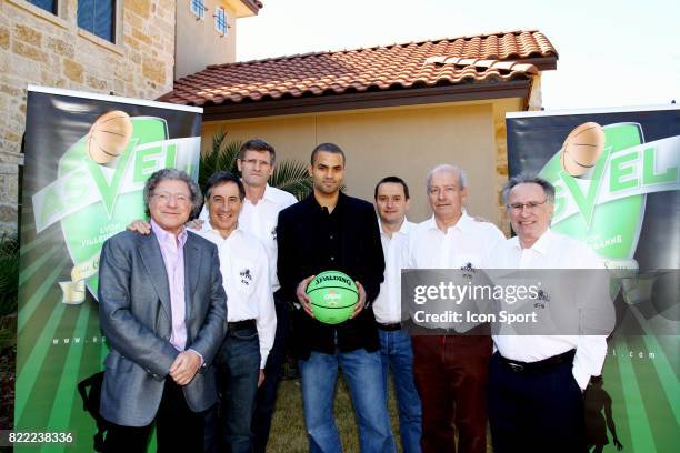 Roland PCHENIO / Michel GARCIA / Gilles MORETTON / Tony PARKER / Anthoni THIODET / Jacques GAILLARD / Bernard RIVALTA - - Reunion des actionnaires de...