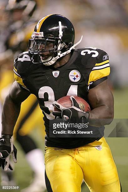 Rashard Mendenhall of the Pittsburgh Steelers runs against the Philadelphia Eagles during a preseason game on August 8, 2008 at Heinz Field in...