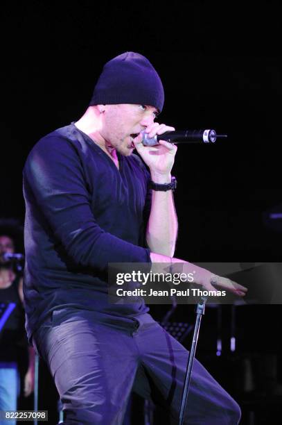 Pascal OBISPO - - Foot Concert 2009 - Evenement caritatif reunissant stars du football et de la chanson au profit de l association Huntington -...