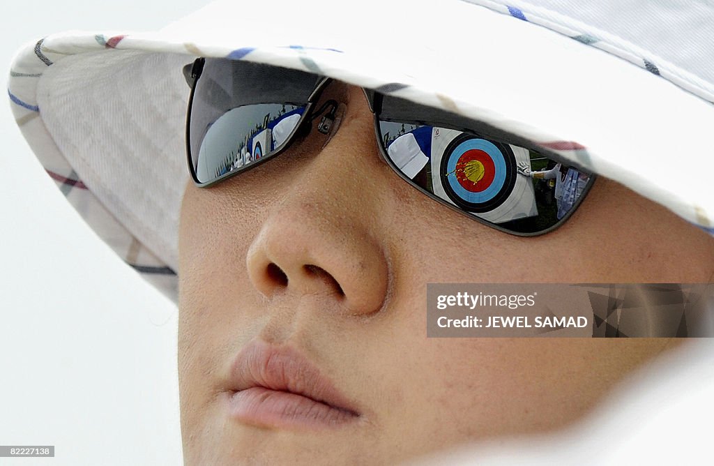 The target is reflected on the sunglasse