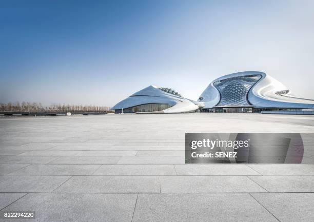 town square - the harbin theatre stockfoto's en -beelden