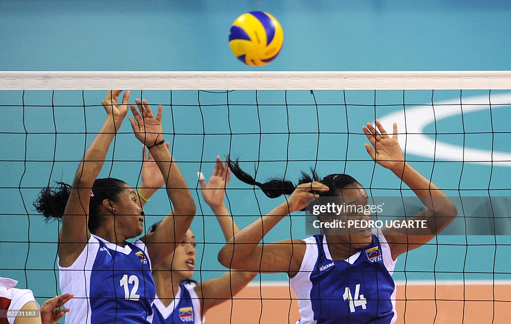 Venezuela's Gheraldine Quijada (L) and A