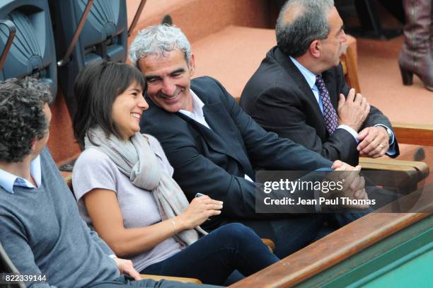 Estelle DENIS / Raymond DOMENECH - - Match : Roger FEDERER / Jose ACASUSO - Roland Garros 2009 -