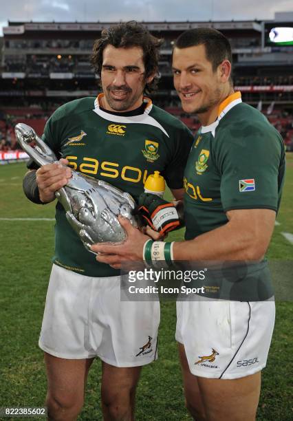 Victor MATFIELD et Pierre SPIES avec le Lions Series Trophy - - Afrique du Lions / Lions Britanniques - Test Match - Johannesburg -