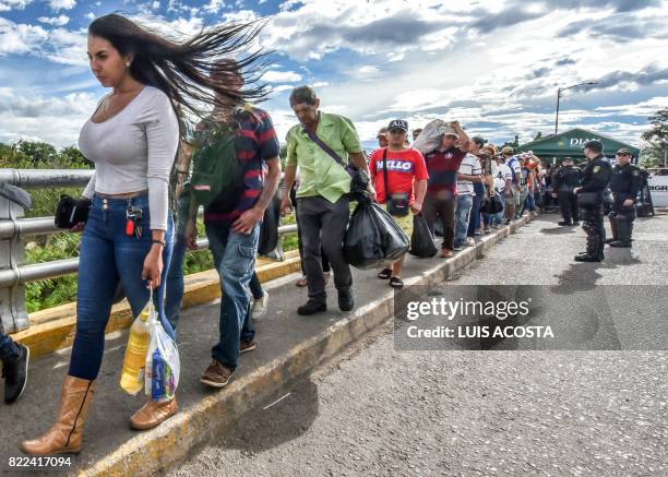 Venezuelan citizens cross the Simon Bolivar international bridge from San Antonio del Tachira, Venezuela to Cucuta, Norte de Santander Department,...