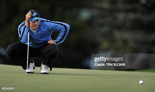 Golfer Ben Curtis sights his putt on 17 during the final round of the the 90th PGA Championship at Oakland Hills Country Club on August 10, 2008 in...