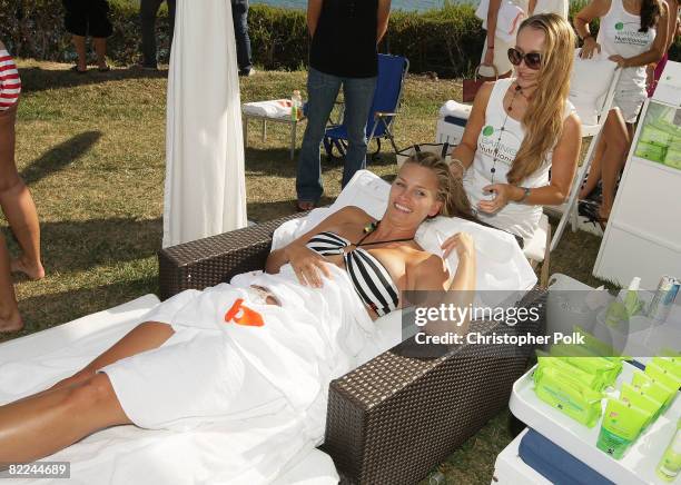 Actress Natasha Henstridge at the Boost Mobil Barbeque At The Project Beach House on August 9, 2008 n Malibu, California .