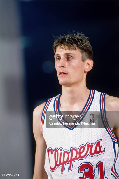 Brent Barry of the Los Angeles Clippers stands on the court during the 1996 Rookie Challenge Practice on February 9, 1996 at the Alamodome in San...