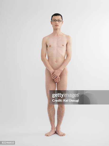 japanese man standing nude in studio - nudity foto e immagini stock