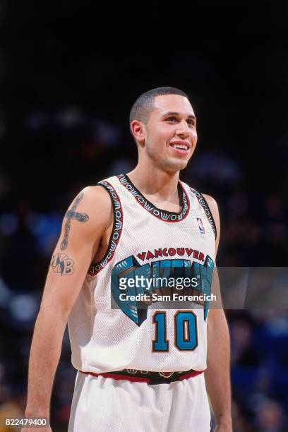 Mike Bibby of the Memphis Grizzlies smiles during the 2000 Rookie All-Star Game played February 11, 2000 at the ORACLE Arena in Oakland, California....