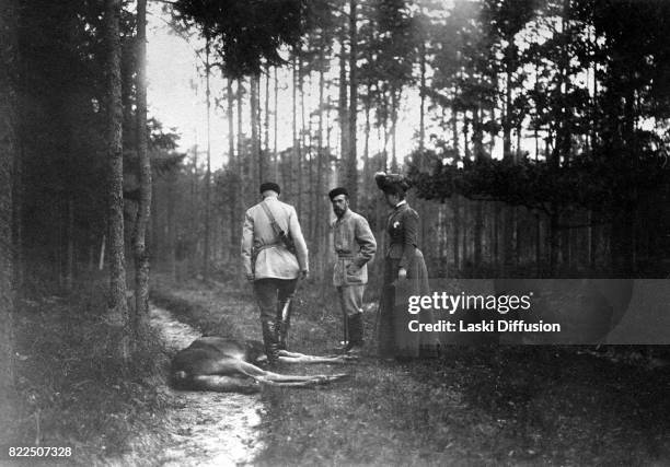 Tsar Nicholas II Romanov of Russia and Empress Alexandra Feodorovna Romanova during a hunting expedition in the Bialowieza Forest. Russian Empire,...