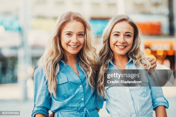 twins in the city - identical twin stock pictures, royalty-free photos & images