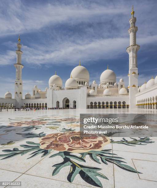 sheikh zayed grand mosque - abu dhabi mosque stock pictures, royalty-free photos & images