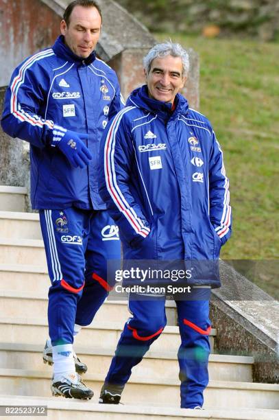 Alain BOGHOSSIAN / Raymond DOMENECH / Pierre MANKOWSKI - - Entrainement equipe de France - Barrages Coupe du Monde 2010 - Clairefontaine -