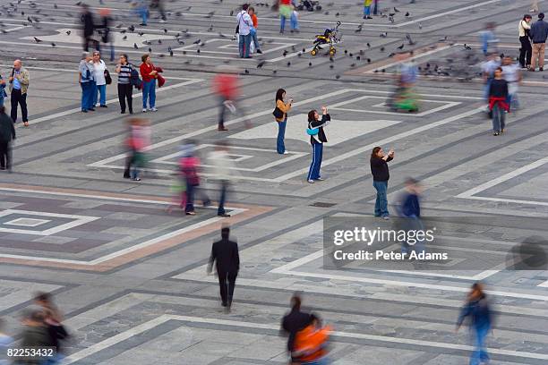 piazza del duomo, milan, italy - piazza del duomo milan stock pictures, royalty-free photos & images