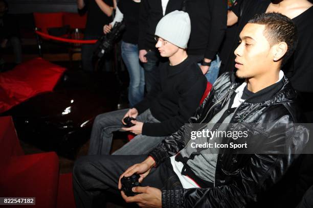 Julien COURBEY / Guillaume HOARAU - - Tournoi FIFA 10 entre Sportifs / Personnalites au Jamel Comedy Club - Paris,