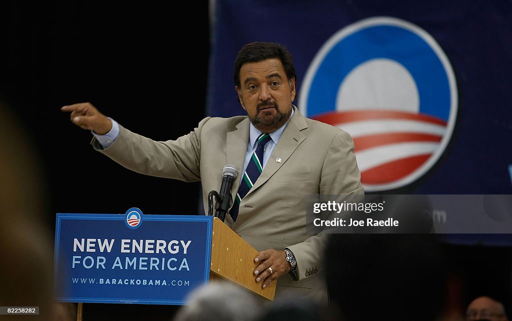 New Mexico Governor Bill Richardson Campaigns For Obama In Florida