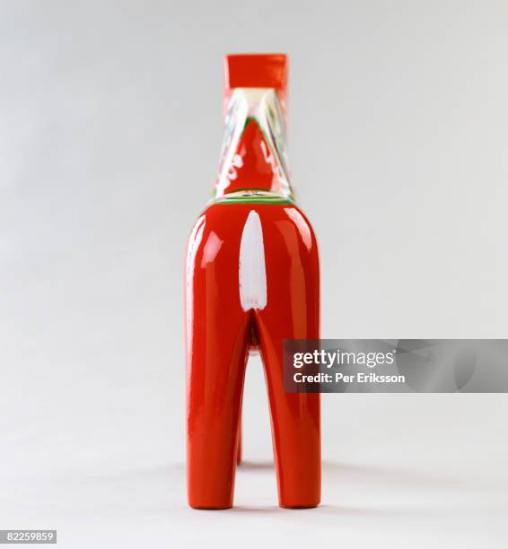 dalecarlian horse from behind sweden. - dalarna bildbanksfoton och bilder