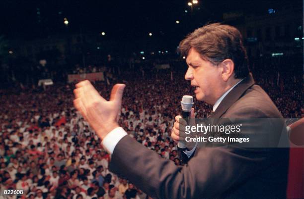 Peruvian presidential candidate Alan Garcia speaks at a political rally April 4, 2001 in Lima, Peru. Peruvians will go to the polls to vote in a...