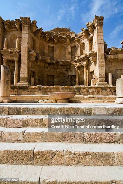 the nymphaeum, jerash (gerasa) a roman decapolis city, jordan, middle east - roman decapolis city - fotografias e filmes do acervo