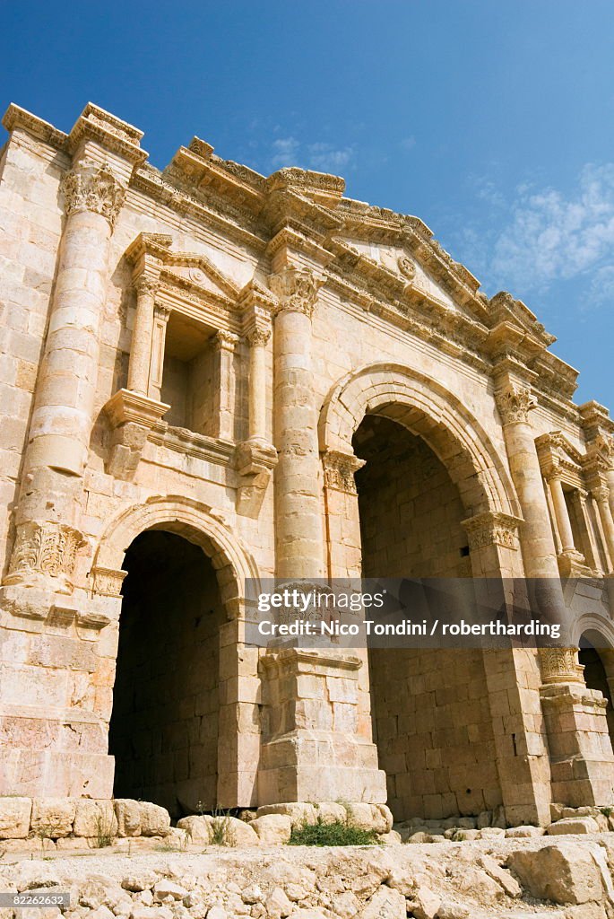 Main entrance, Hadrian's Arch, Jerash (Gerasa) a Roman Decapolis city, Jordan, Middle East