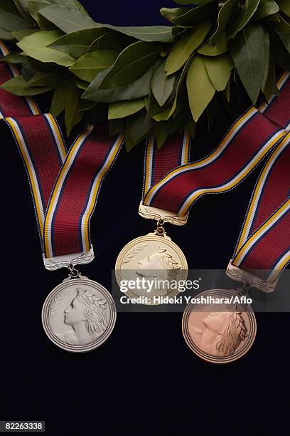 medals - blank gold medal stock pictures, royalty-free photos & images