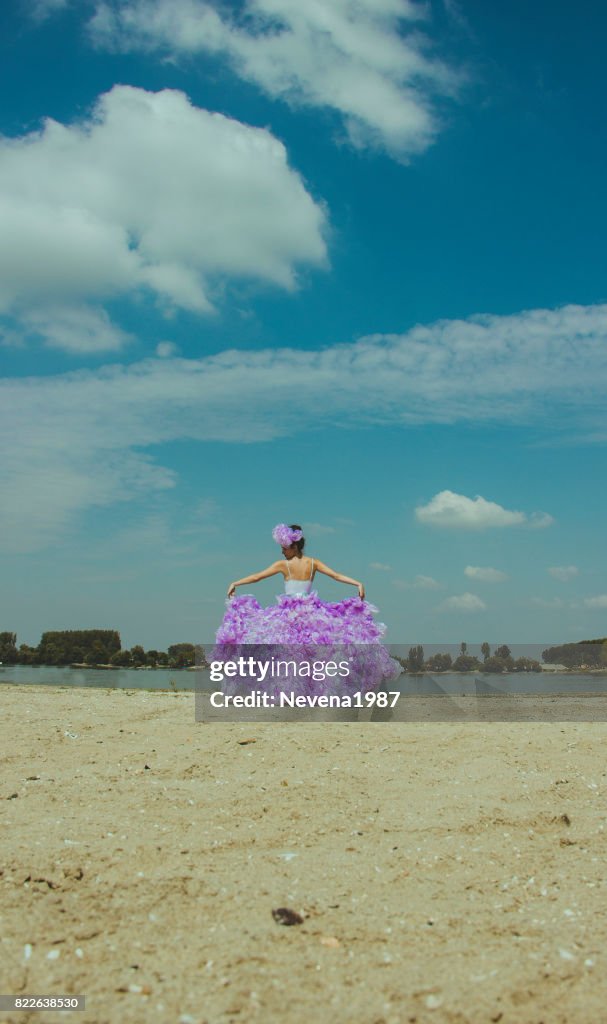 Imagen de la moda de la novia en la playa