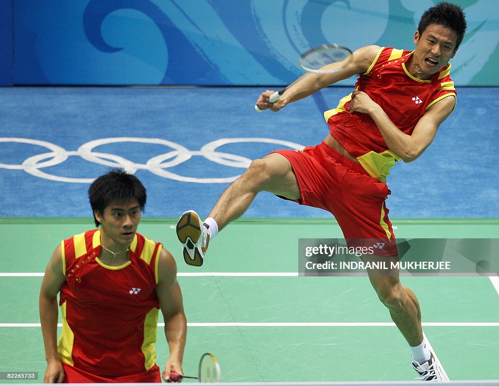 Fu Haifeng (L) and Cai Yun of China play