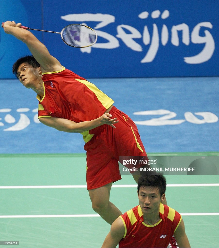 Fu Haifeng (L) and Cai Yun of China play