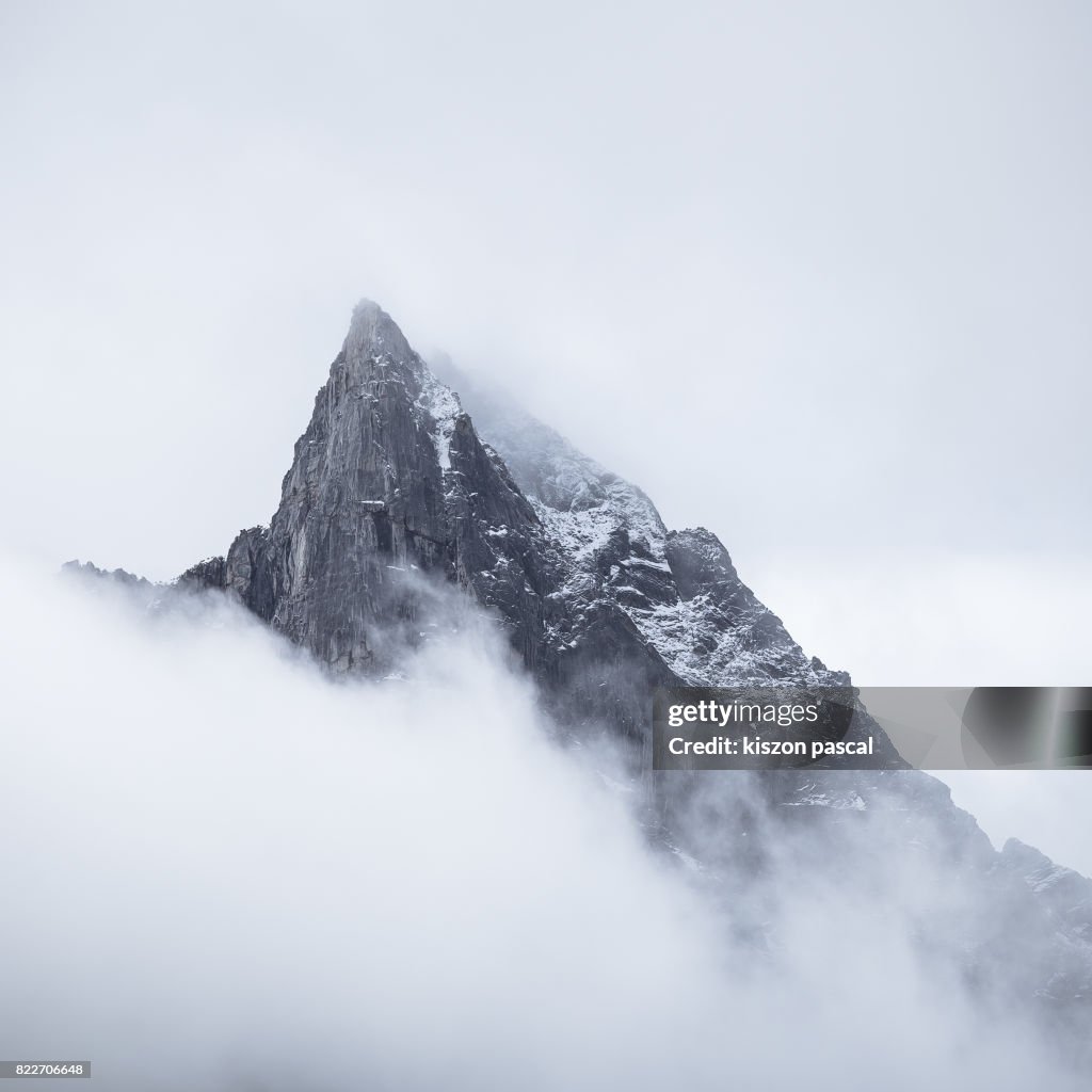 Mountain in Bipenggou in Sichuan surrounded by clouds ( China )