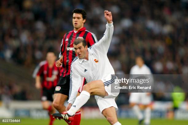 But de Zinedine ZIDANE - - Real Madrid / Bayer Leverkusen - Finale Champions League 2002,